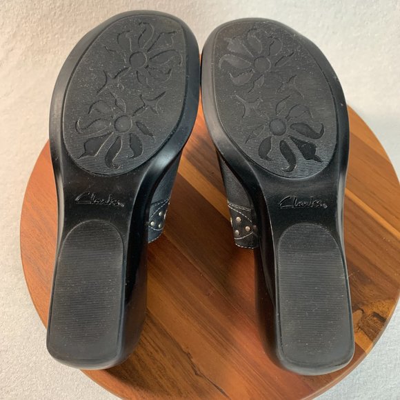 CLARKS Women's Clogs With Metal Adornments Slip on Black Leather Size 7.5 - Picture 7 of 11